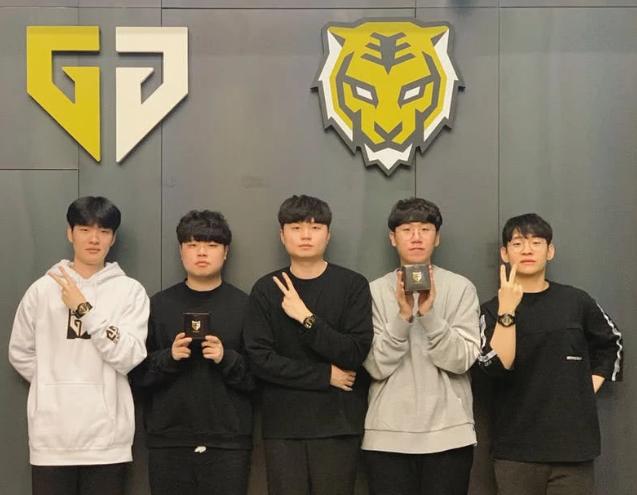 手与高位策 手与高位策