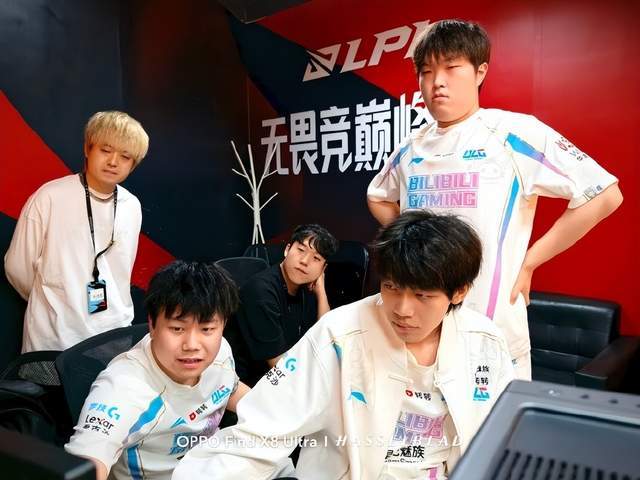 他在对阵曼 他在对阵曼